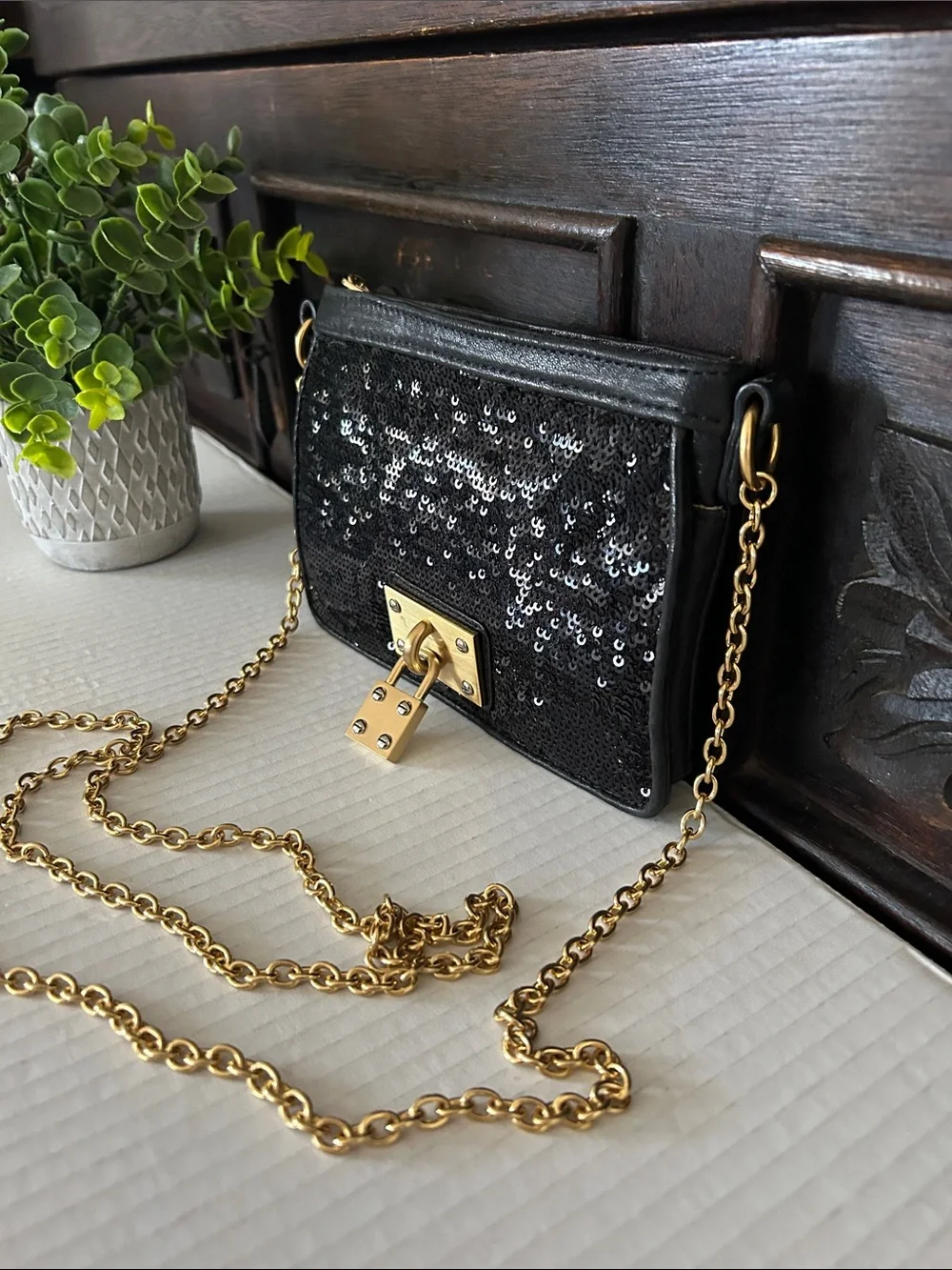 Alexis Hudson chic black